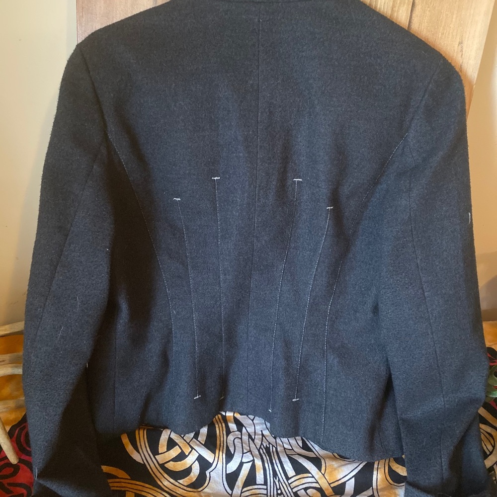 One-button Blazer - Picture 2 of 4